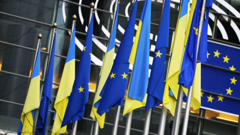 EÚ prvýkrát poskytne Ukrajine financie zo zmrazených ruských aktív, na podporu krajiny presunie 1,5 miliardy eur