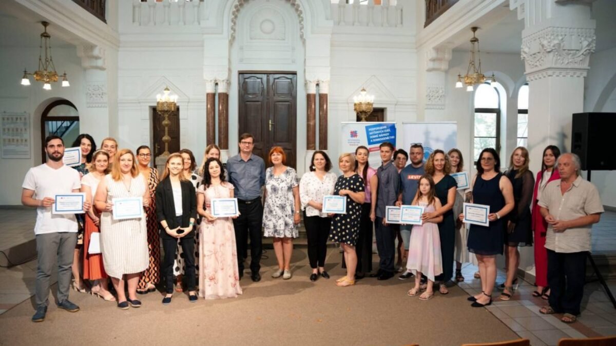 Nitra : PODPORILI SME 27 PROJEKTOV V HODNOTE 80-TISÍC EUR

 Poznáme výsledky grantových programov Mladí nitrianski filantropi, Spoznajme sa a Sociálna inklúzia. Spo…