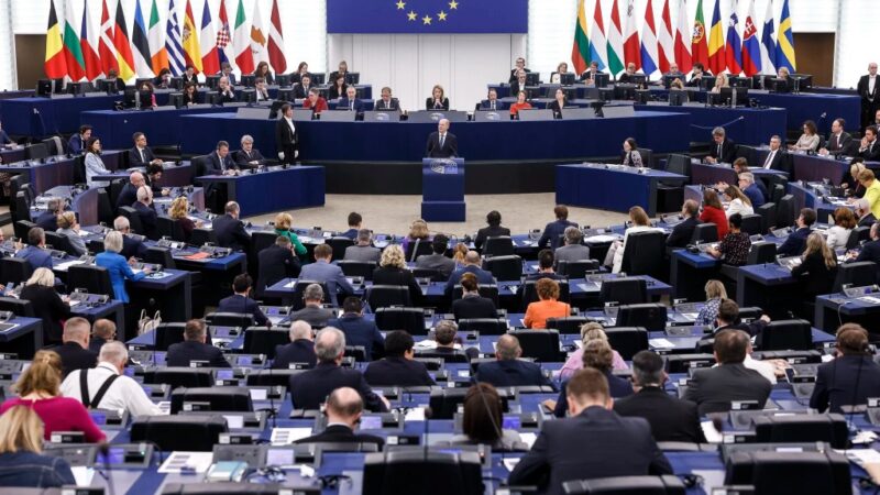 Poslanci chcú, aby bolo Maďarsko zbavené hlasovacích práv v Rade EÚ