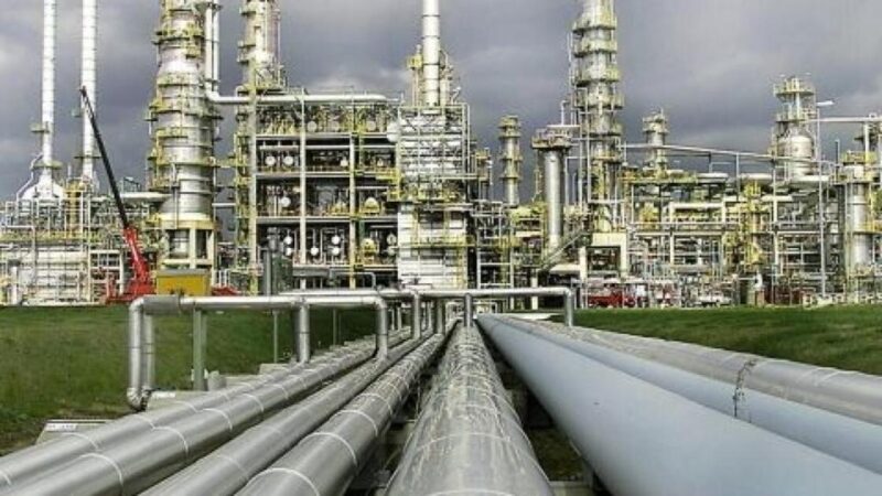 Ukrajina sa rozhodla obmedziť tranzit ropy cez ropovod Družba z Ruska na Slovensko a do Maďarska