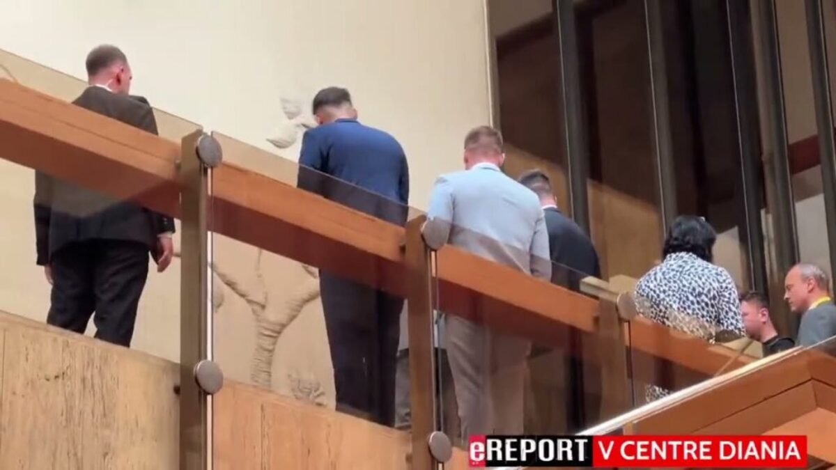 Robert Fico dnes po prvýkrát povedie vládu SR