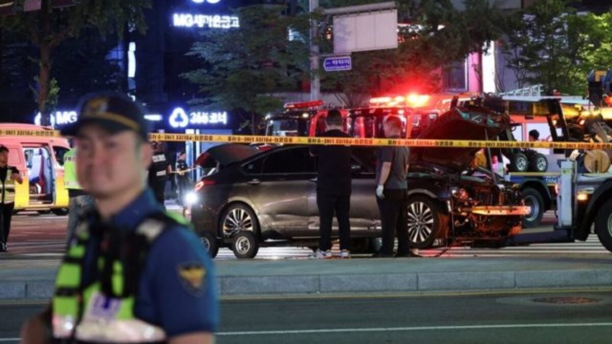 Auto vrazilo do chodcov na priechode v centre juhokórejského Soulu, deviatich zabilo