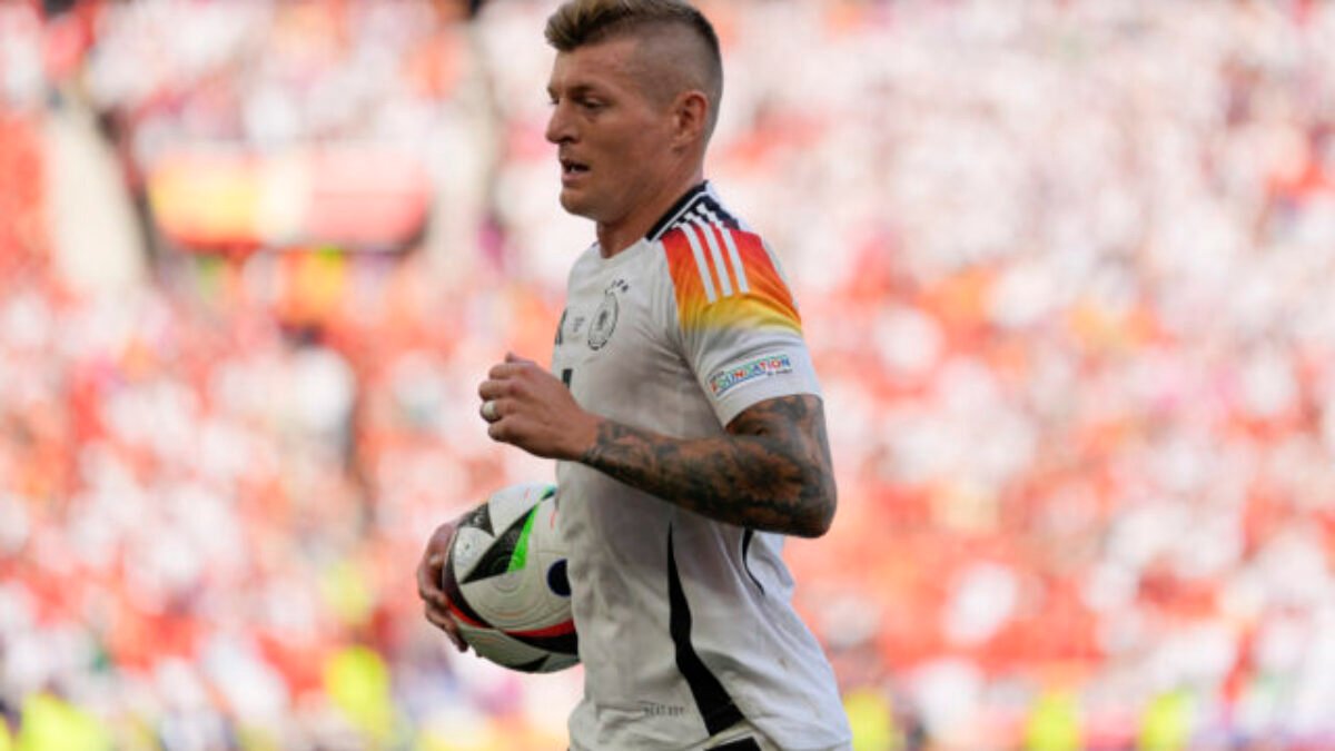 Toni Kroos pred koncom svojej kariéry splnil úlohu, Nemcom pomohol k návratu do popredia