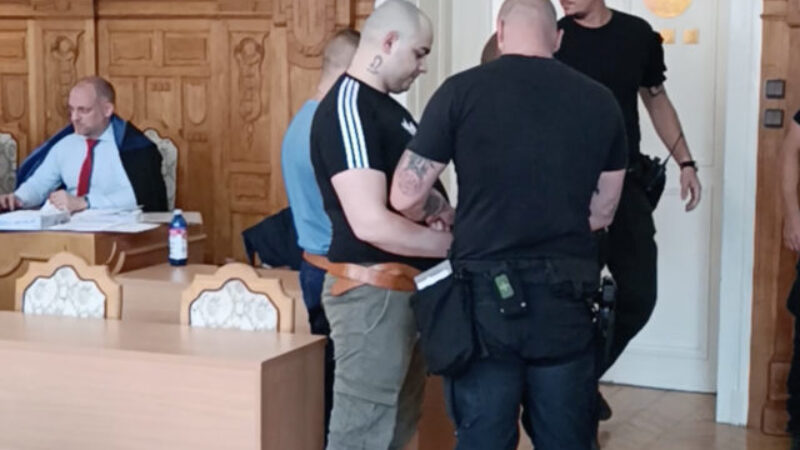 Dvojica plánovala vyhodiť do vzduchu policajta z Trnavy, prokurátor žiada pre nich mimoriadny trest (video)