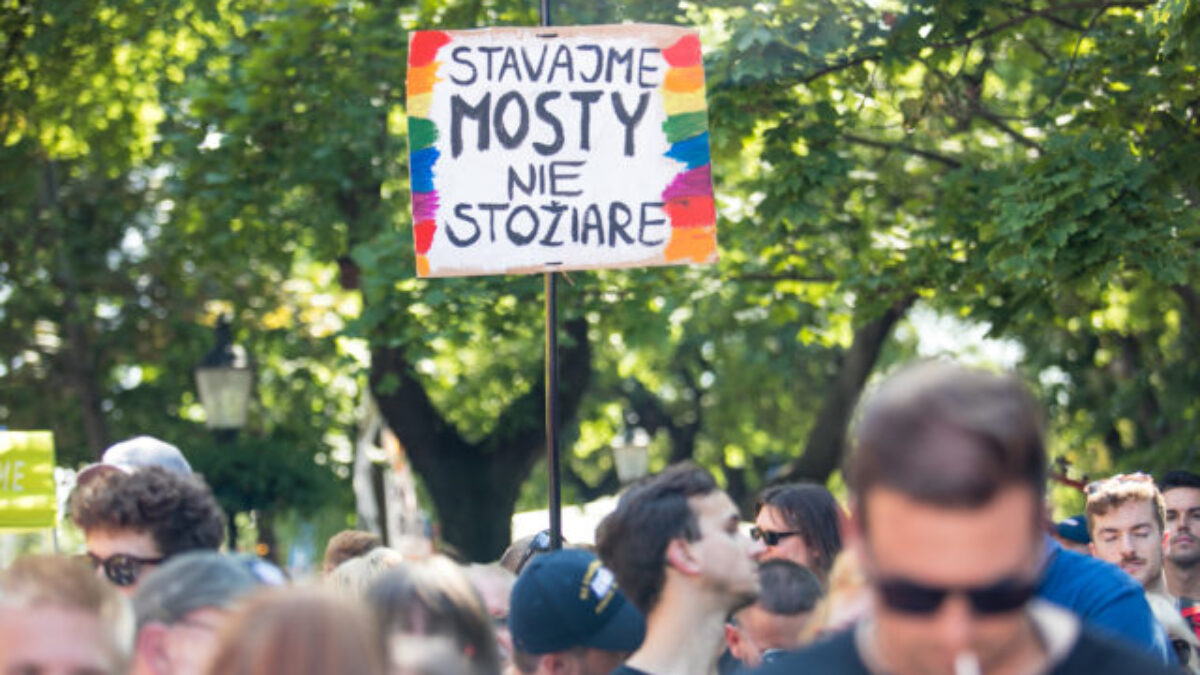 Pochod za práva LGBTI komunity podporilo aj 35 zahraničných ambasád, vyslali jasný odkaz