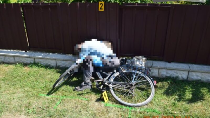 Polícia hľadá svedkov záhadnej nehody. Cyklista narazil do plota, v polohe sediac ho bez známok života našli miestni obyvatelia