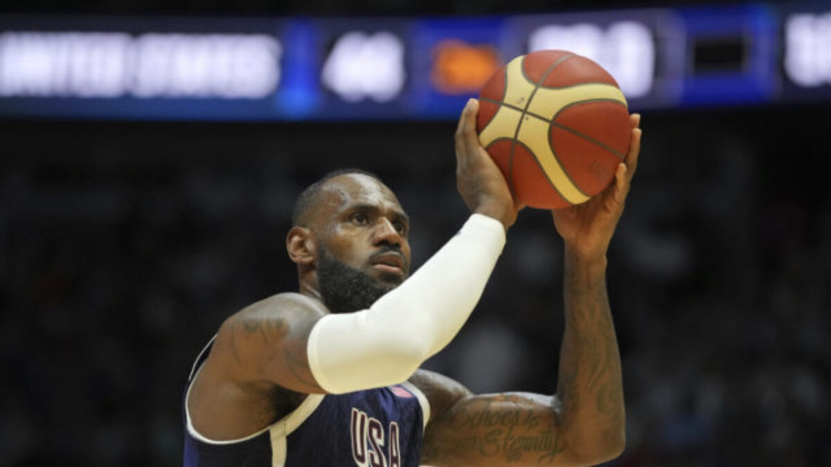 Američania v prípravnom zápase pred OH 2024 boli krok od veľkej hanby, zachránil ich však hviezdny LeBron James