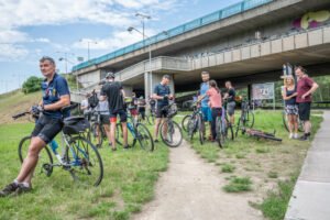 Poďte s nami na bicykli po stopách železnej opony. Petržalka a jej dotyky s tota...