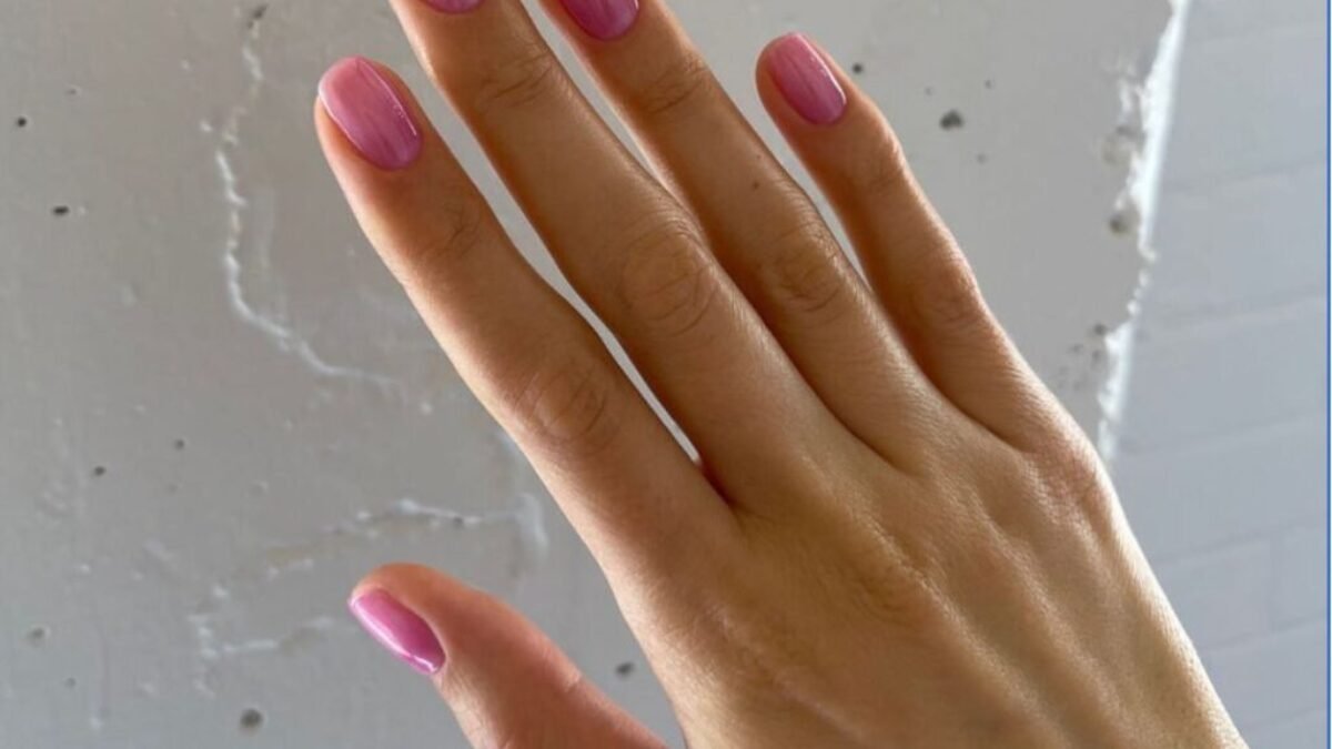 „Bubblegum nails“ nechty dobývajú svet manikúry. Tento štýl je na leto ako zjavenie