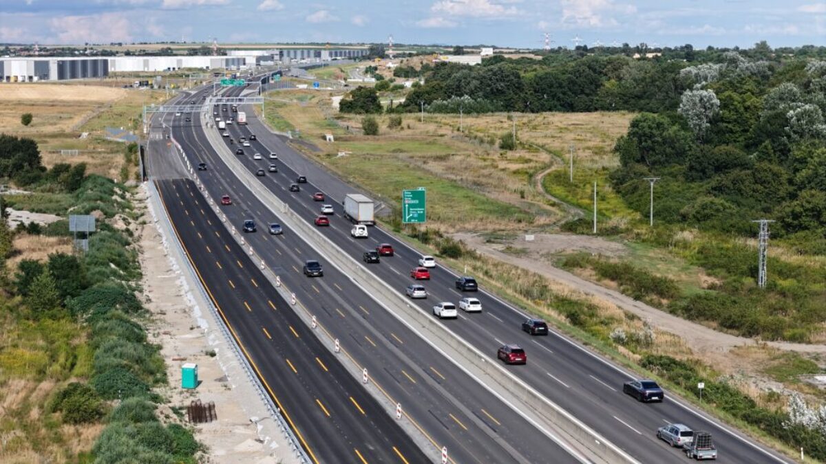 Časť rozšírenia diaľnice D1 je hotová. Motoristov čaká presmerovanie dopravy a uzávierka križovatky Bernolákovo