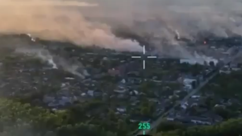 Video: Jedna takáto bomba pokryje plochu 11. futbalových ihrísk – ruské útoky vo Vovčansku