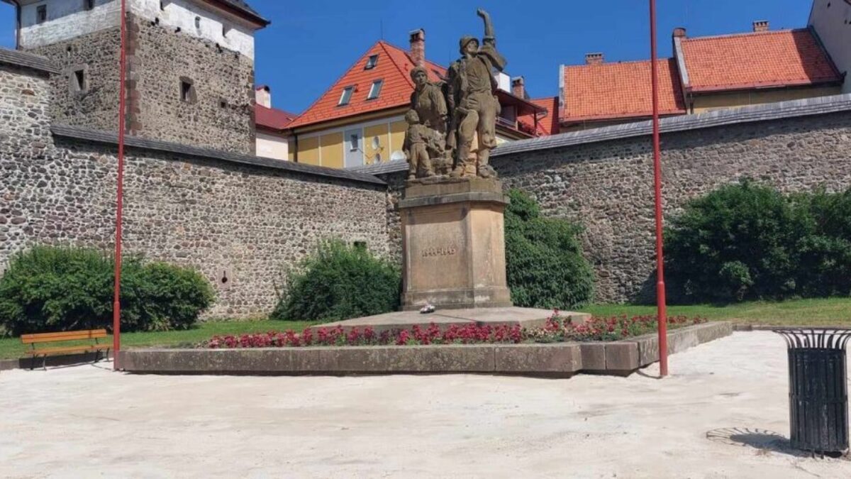 Mestský podnik služieb v Kremnici finišuje s prácami na revitalizácii Pamätníka SNP