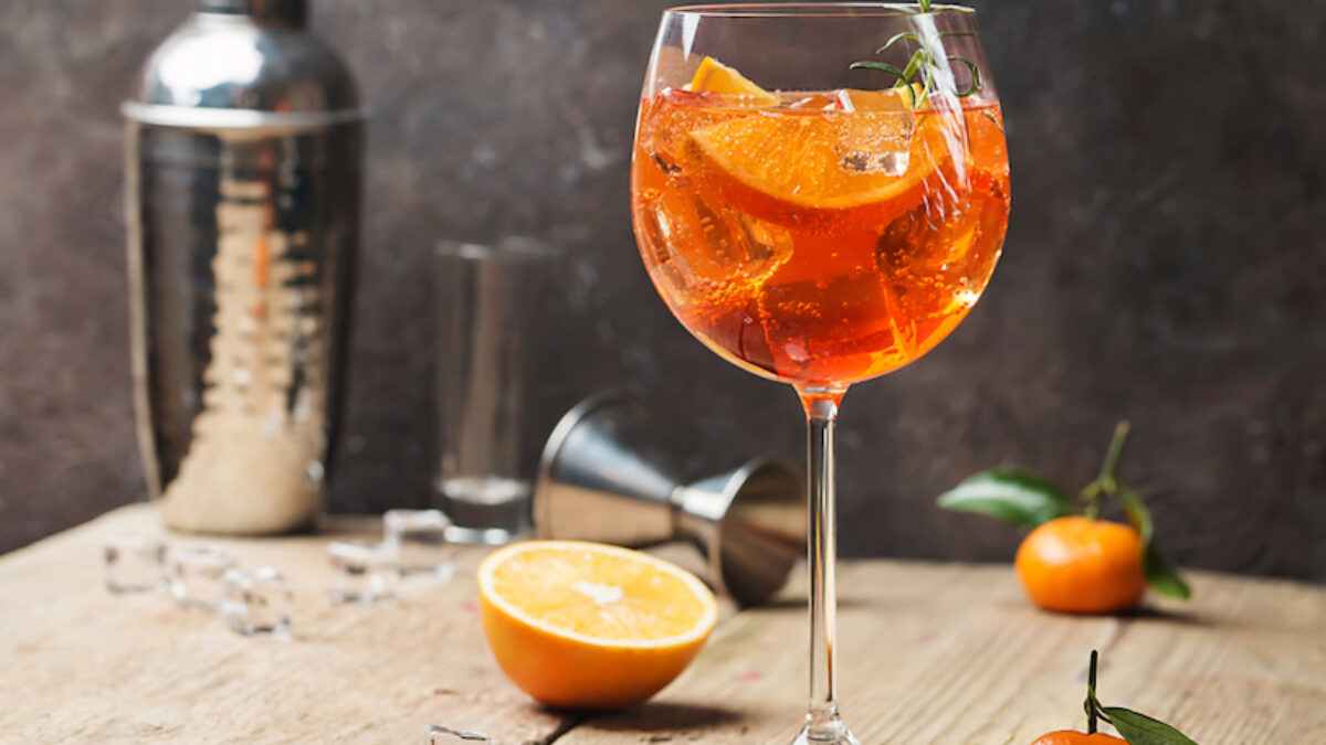 Aperol Spritz – recept na najznámejší nápoj na svete. Chuť talianskej idylky bez kvapky alkoholu