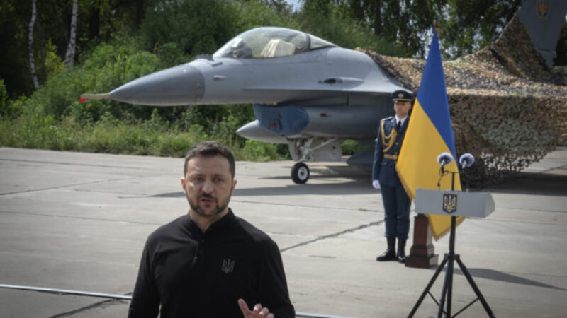 Zelenskyj po nehode stíhačky F-16 odvolal veliteľa ukrajinských vzdušných síl Oleščuka