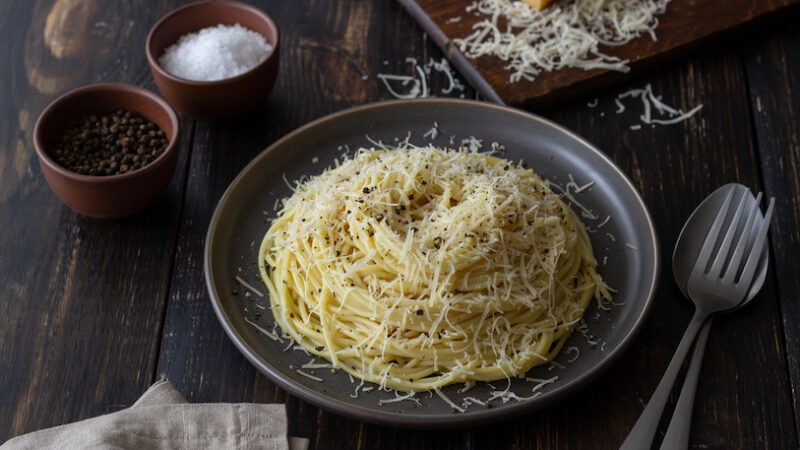 Cacio e pepe je dokonalé talianske jedlo, ktoré sa skladá len z troch ingrediencií. Ako ho pripraviť?