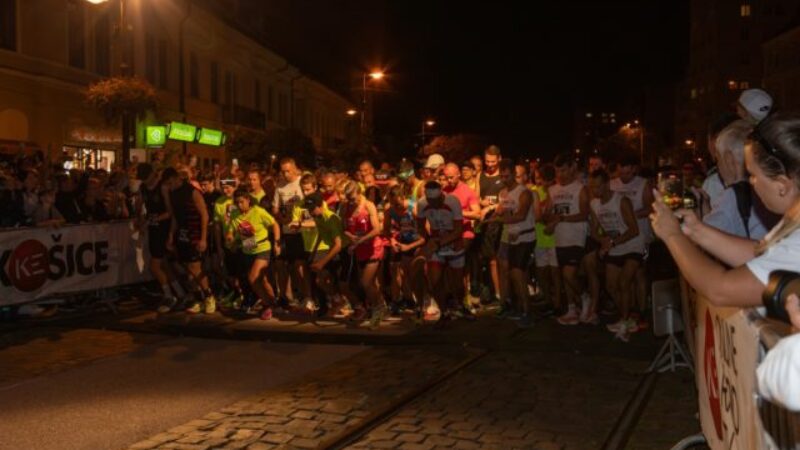 Jubilejný desiaty ročník podujatia Košice Night Run prilákal až dve tisícky bežcov