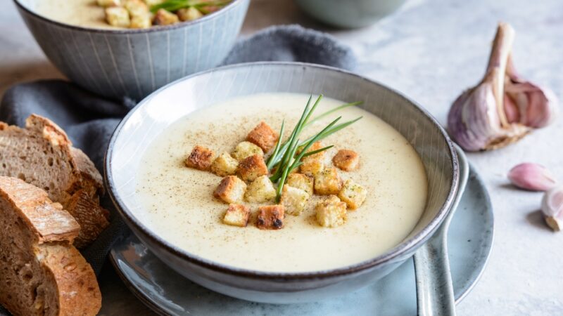 Recept na cesnakovú polievku je prísne strážené tajomstvo mojej babičky. Ukradla som ho a delím sa oň