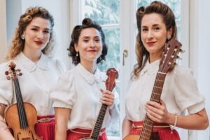 Hudobné vystúpenie Paper Moon Trio na Hurban Markete v Hurbanove