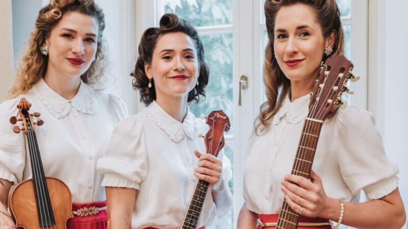 Hudobné vystúpenie Paper Moon Trio na Hurban Markete v Hurbanove