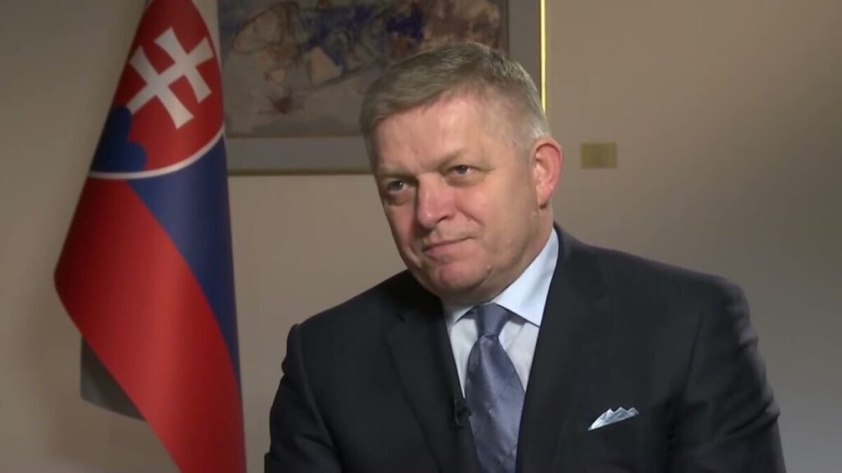 R. Fico: Jedným rozhodnutím Bidena je namiesto mieru na dosah globálny konflikt