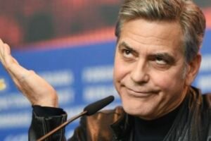 Herec George Clooney bol kľúčovým účastníkom prevratu s cieľom vytlačiť Joea Bid...