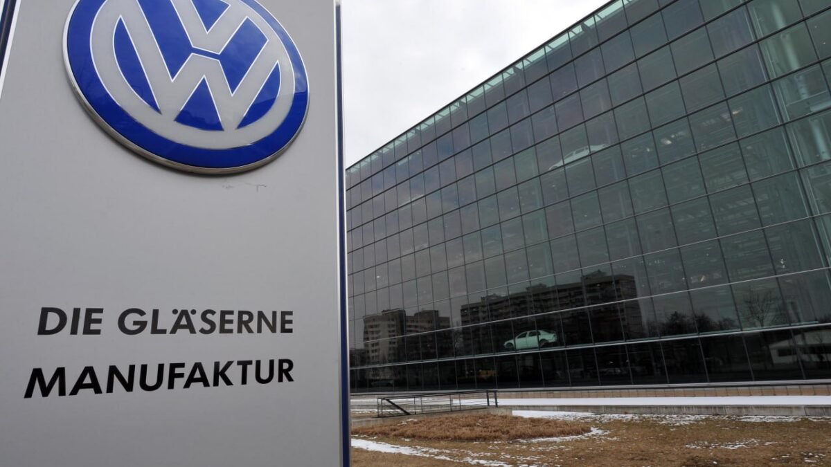 Zamestnanci všetkých tovární Volkswagen štrajkovali