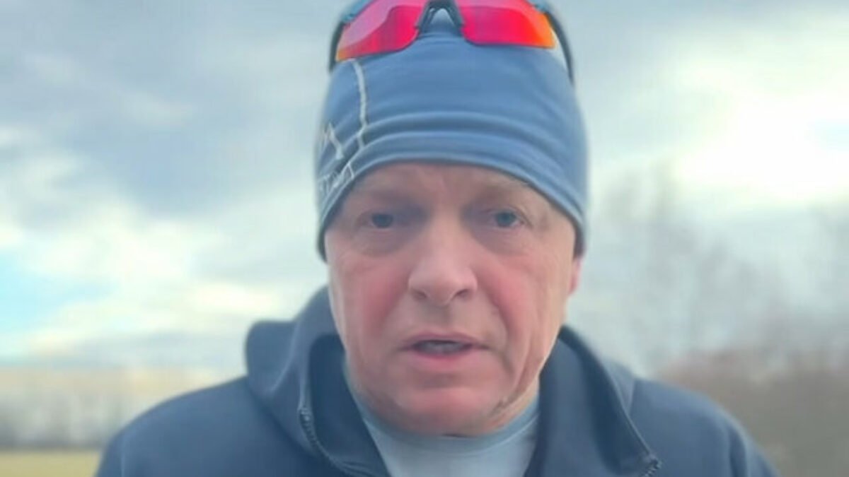 Fico sa vyjadril k dovolenke vo Vietname a ukázal dôkaz, že médiá i opozícia šíria klamstvá – VIDEO