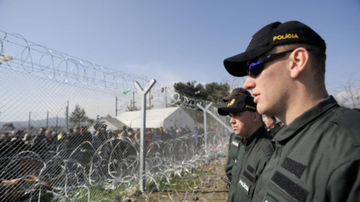 Policajti budú vykonávať kontroly na vybraných hraničných priechodoch s Maďarskom