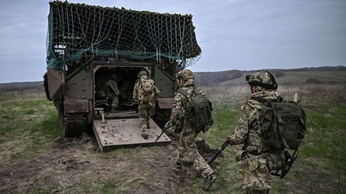 Ruské vojská používajú ukoristené americké M2A2 Bradley a švédske Pbv-302