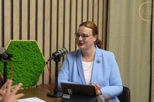 K. R. Neveďalová: K VECI #12 rozhovor s ministrom financií Ladislavom Kamenickým