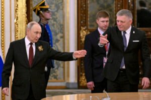 Fico hovoril s Putinom aj o svojom pláne postaviť na Slovensku pomník sovietskem...