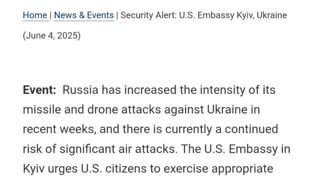 Veľvyslanectvo USA v Kyjeve varuje amerických občanov pred zvýšeným rizikom ruských raketových útokov a útokov dronmi.