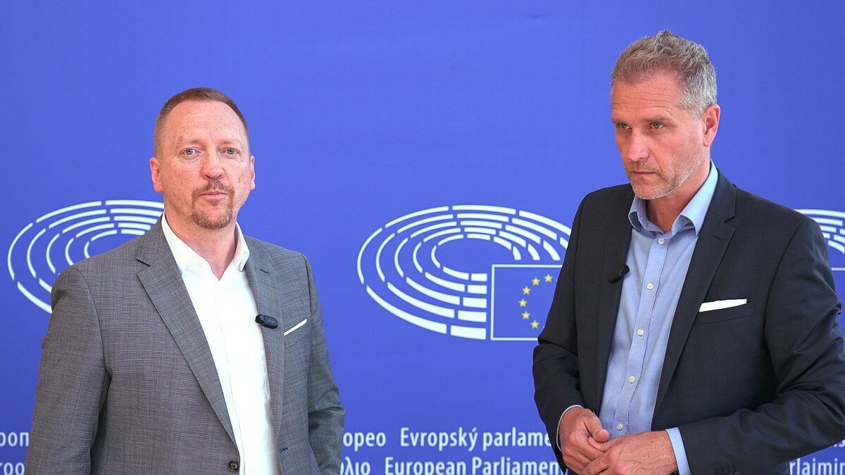 Petr Bystroň, europoslanec za AfD, musel znášať bezprecedentnú sériu štátnych represií: 21 domových prehliadok