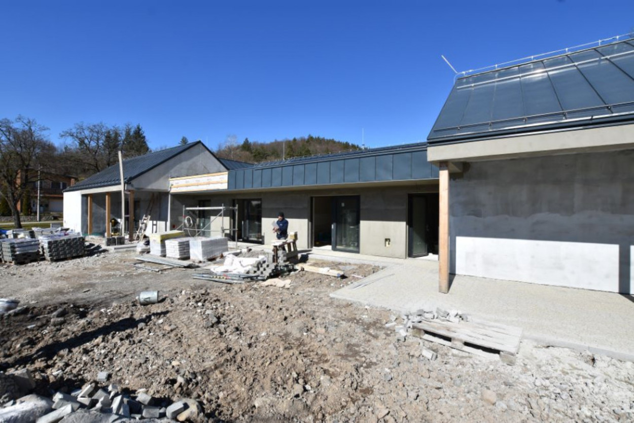 Výstavba rodinného domu pre klientov ZSS v J. Lehote pomaly finišuje