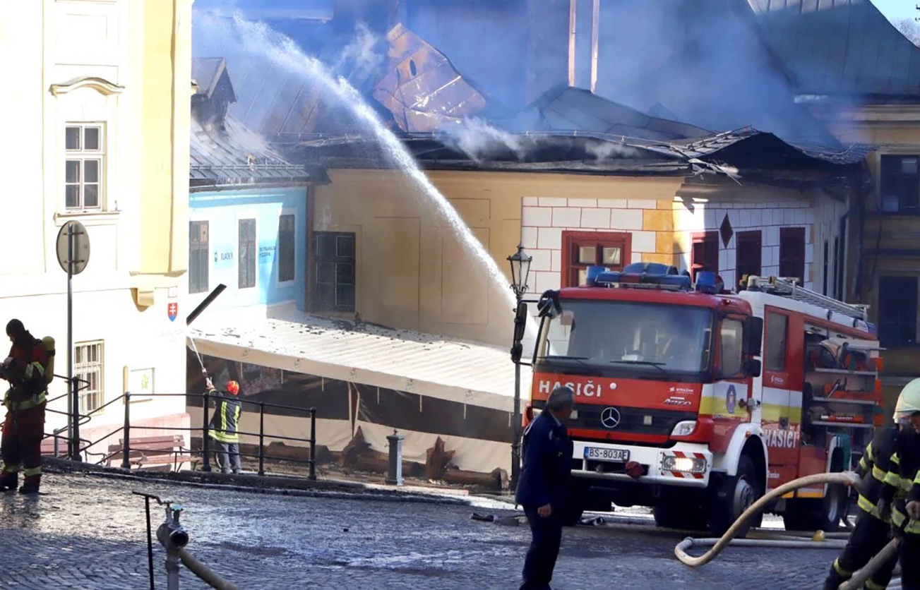 E. Heger: Požiar v centre Banskej Štiavnice sa podarilo zastabilizovať