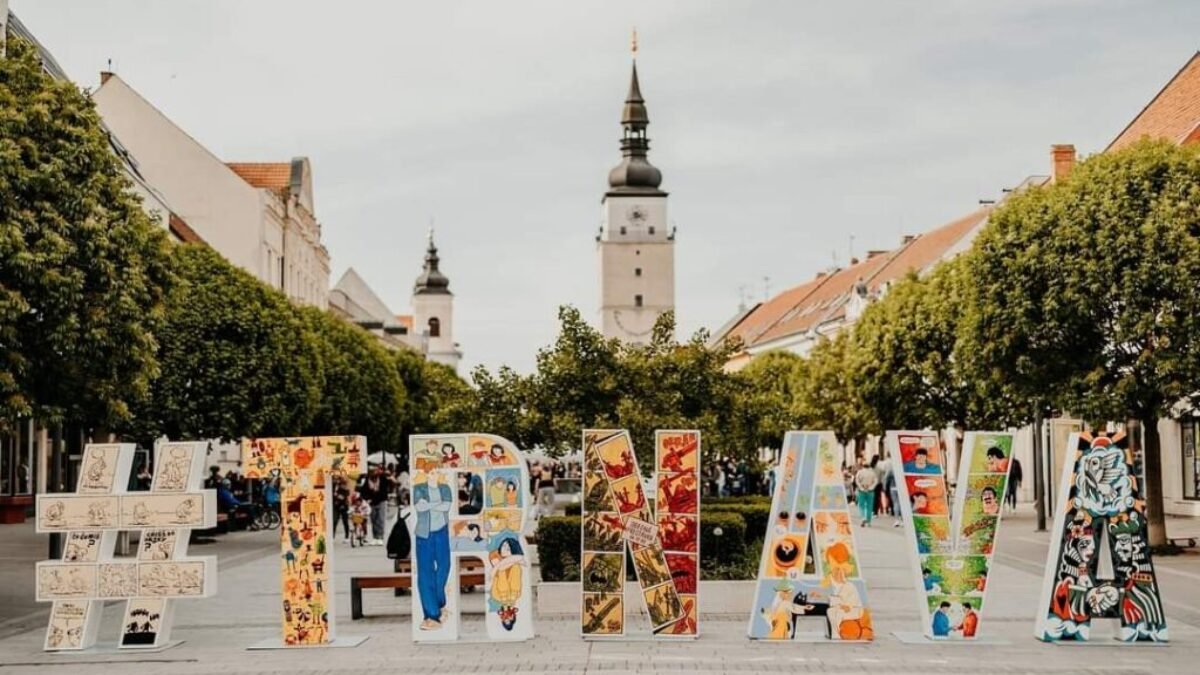Hlavnú ulicu zdobí nový Trnavský hešteg, tento rok je odetý do komiksov