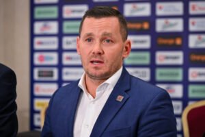Extraliga a druhá najvyššia súťaž pokračujú v súčasnom formáte, rozhodol o tom V...