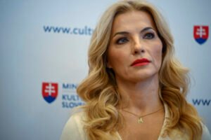 Ministerstvo kultúry už nechce kúpiť auto pre Šimkovičovú a vyzýva Šutaja Eštoka...