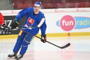 Slováci sú v Ostrave kompletní, Kelemen prišiel na MS v hokeji 2024 napriek rodi...