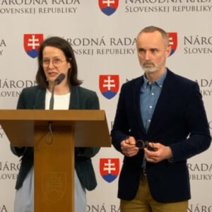 Vláda poskytuje útočisko členovi proruskej platformy, podľa progresívcov unáša S...