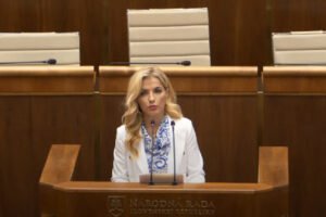 Šimkovičová: Kultúra politikov v prejavoch na námestiach, médiách aj v parlament...