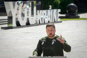 Zelenskyj okomentoval pohŕdavý postoj Fica k zbierke na muníciu pre Ukrajinu a d...