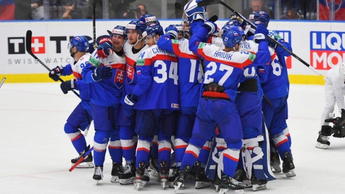 Slováci zdolali top favorita. Kvalitou to bol duel NHL, dokázali sme sa vyrovnať s dôrazom Američanov