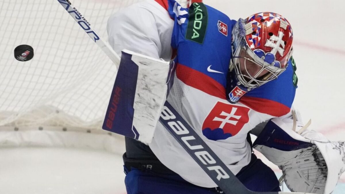 Náš brankár Hlavaj je líder MS v úspešnosti zákrokov: Hokej mi teraz chutí