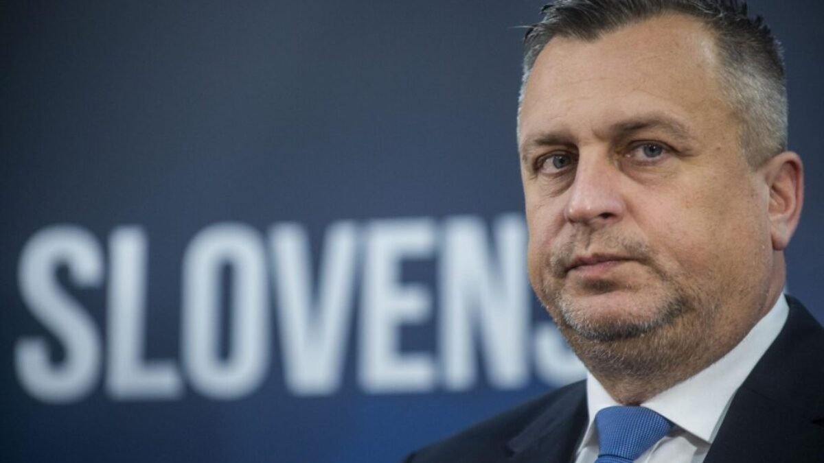 Overenie občianskeho preukazu pred napísaním komentára. SNS chce, aby média zisťovali totožnosť diskutujúcich