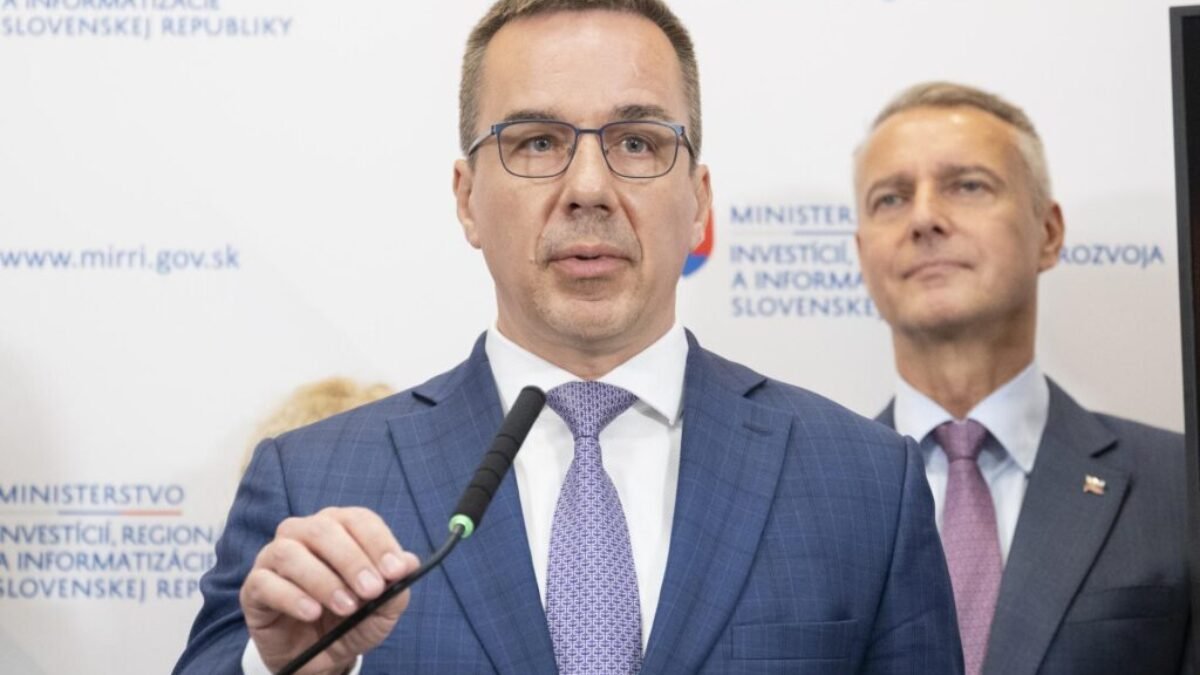 Nezamestnanosť je u nás rekordne nízka. Firmy hovoria o kritickej situácii, riešiť treba viacero problémov