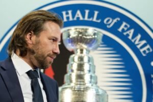 Legendárny Peter Forsberg opúšťa hokejové MS v Ostrave. Dcére sľúbil, že s ňou p...