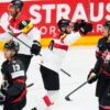 Rakúsko sa postaralo o historický „comeback“ MS v hokeji. Po druhej tretine trén...