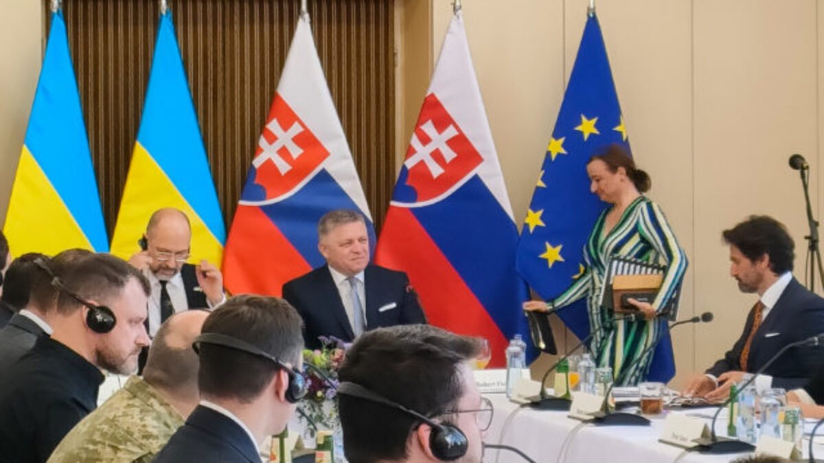 Európski lídri sú šokovaní útokom na Roberta Fica a vyjadrujú nádej v jeho rýchle uzdravenie, medzi nimi aj Orbán či Zelenskyj