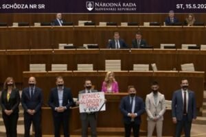 Incident v parlamente: Matovič s poslancami narušili prejav Šimkovičovej